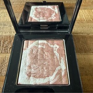 Bobbi Brown full size highlighting powder in Pink Glow